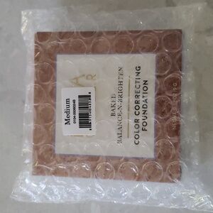 Laura Geller Baked Balance-N-Brighten